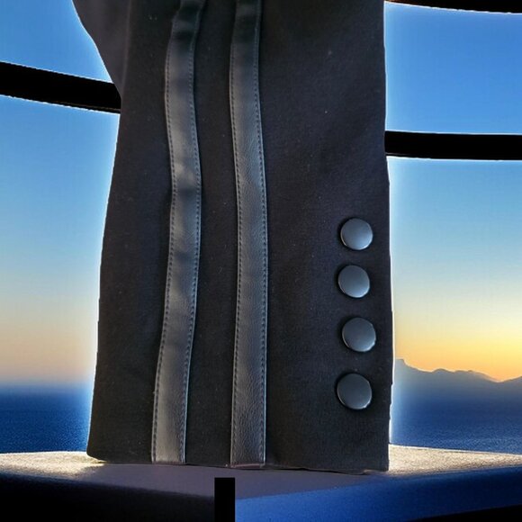 NWOT EVEREVE (MED) Jones St. Varsity Stripe Black Blazer - Picture 8 of 12